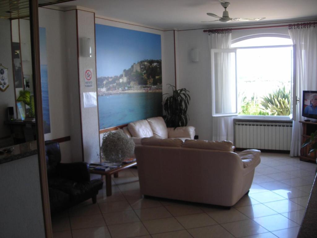 Albergo Ristorante Lucciola Santo Stefano al Mare Exterior foto