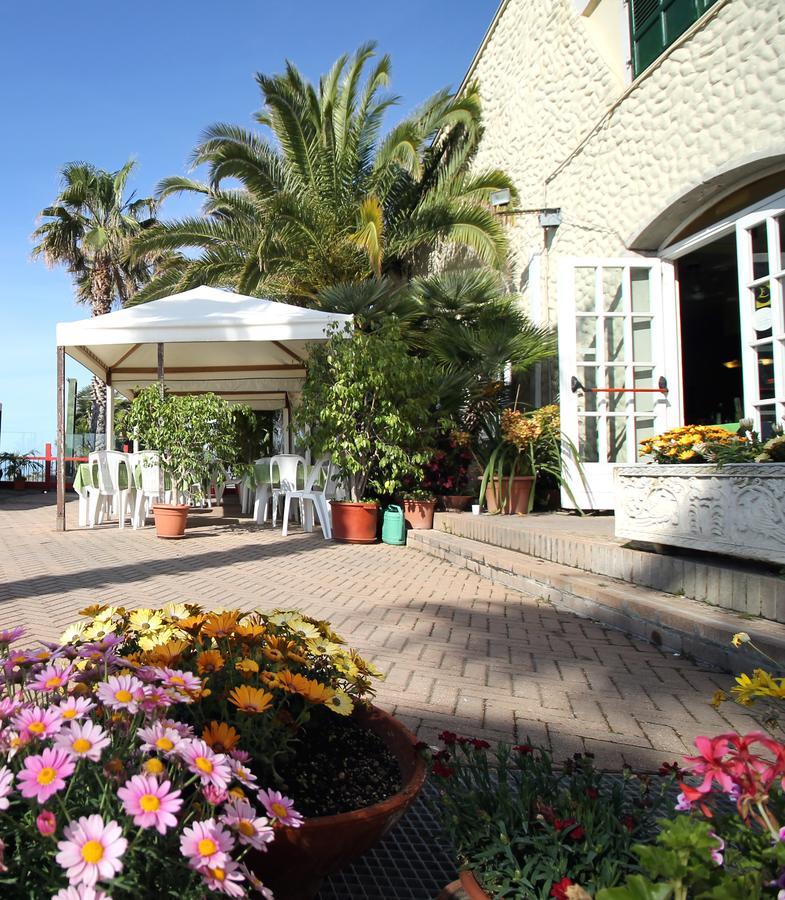 Albergo Ristorante Lucciola Santo Stefano al Mare Exterior foto