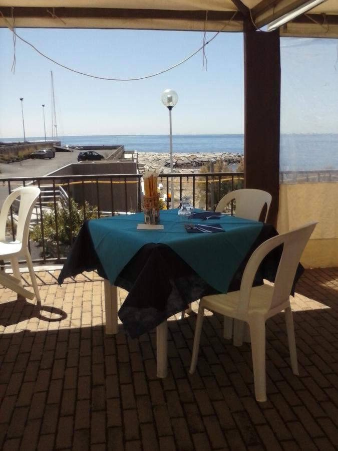 Albergo Ristorante Lucciola Santo Stefano al Mare Exterior foto