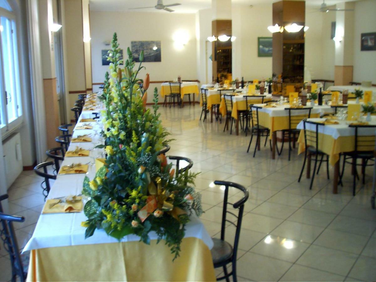 Albergo Ristorante Lucciola Santo Stefano al Mare Exterior foto