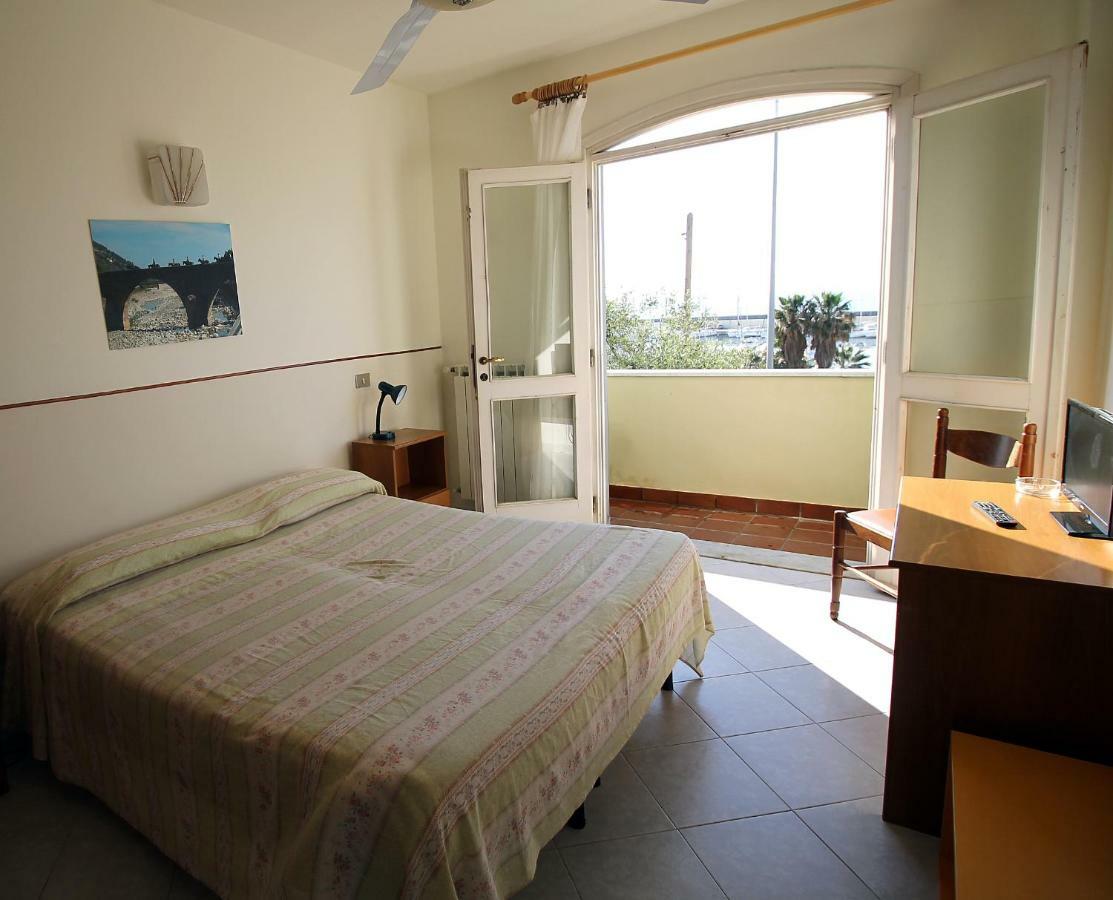 Albergo Ristorante Lucciola Santo Stefano al Mare Exterior foto